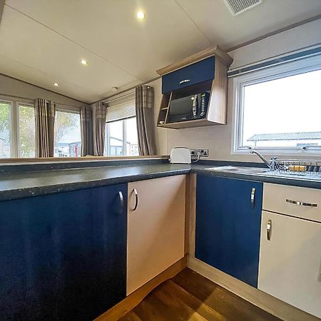 Lovely 6 Berth Caravan With Decking And Wifi In Kent, Ref 47017C Hotel Whitstable Ngoại thất bức ảnh