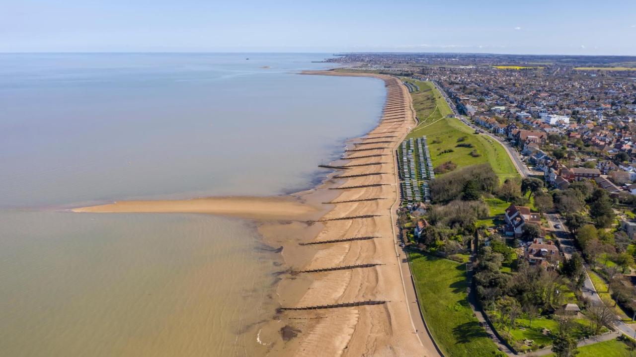 Lovely 6 Berth Caravan With Decking And Wifi In Kent, Ref 47017C Hotel Whitstable Ngoại thất bức ảnh
