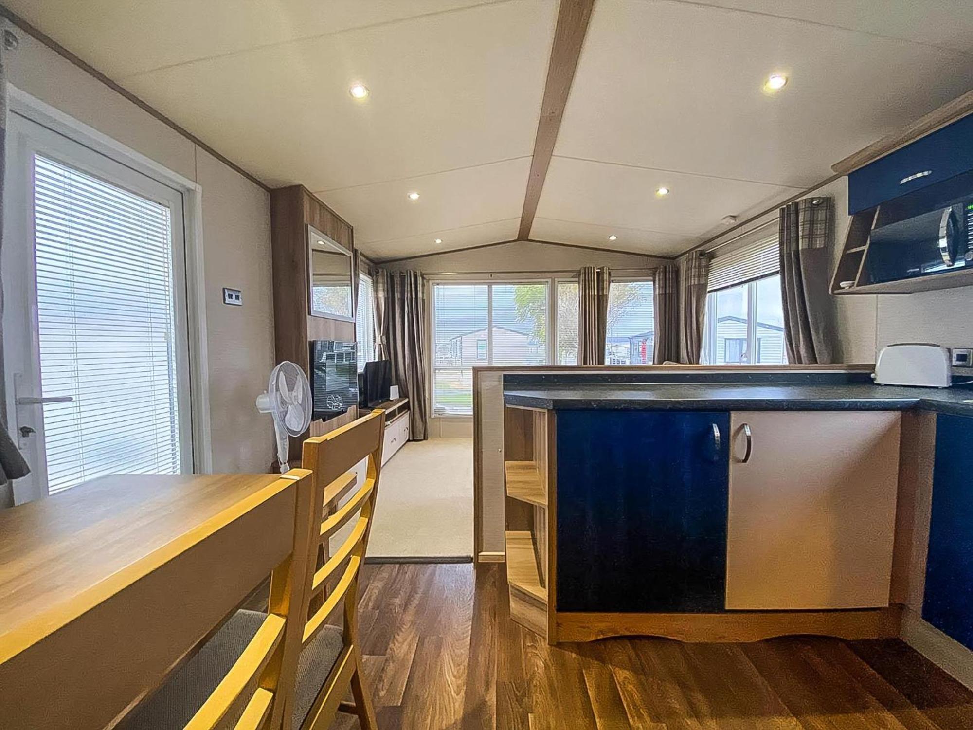 Lovely 6 Berth Caravan With Decking And Wifi In Kent, Ref 47017C Hotel Whitstable Ngoại thất bức ảnh