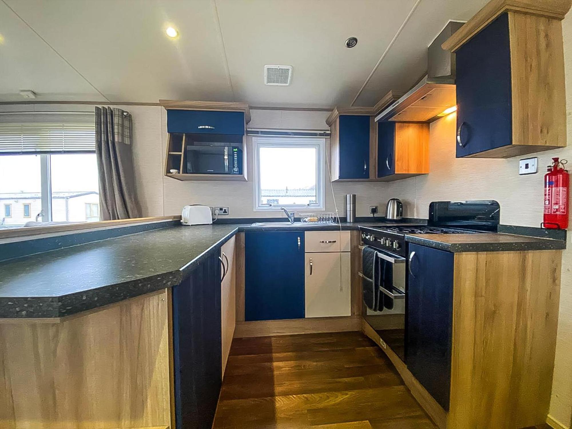 Lovely 6 Berth Caravan With Decking And Wifi In Kent, Ref 47017C Hotel Whitstable Ngoại thất bức ảnh