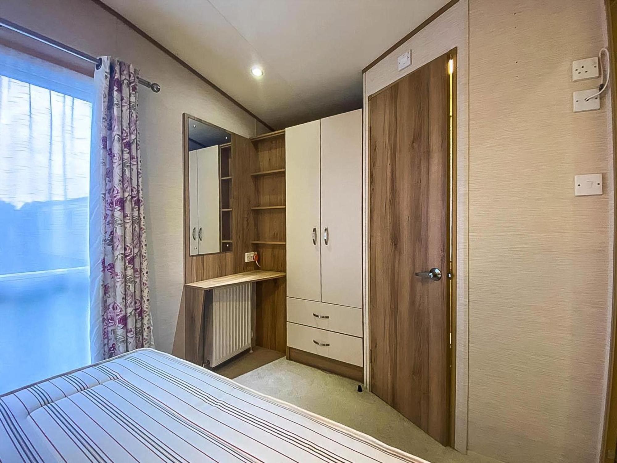Lovely 6 Berth Caravan With Decking And Wifi In Kent, Ref 47017C Hotel Whitstable Ngoại thất bức ảnh