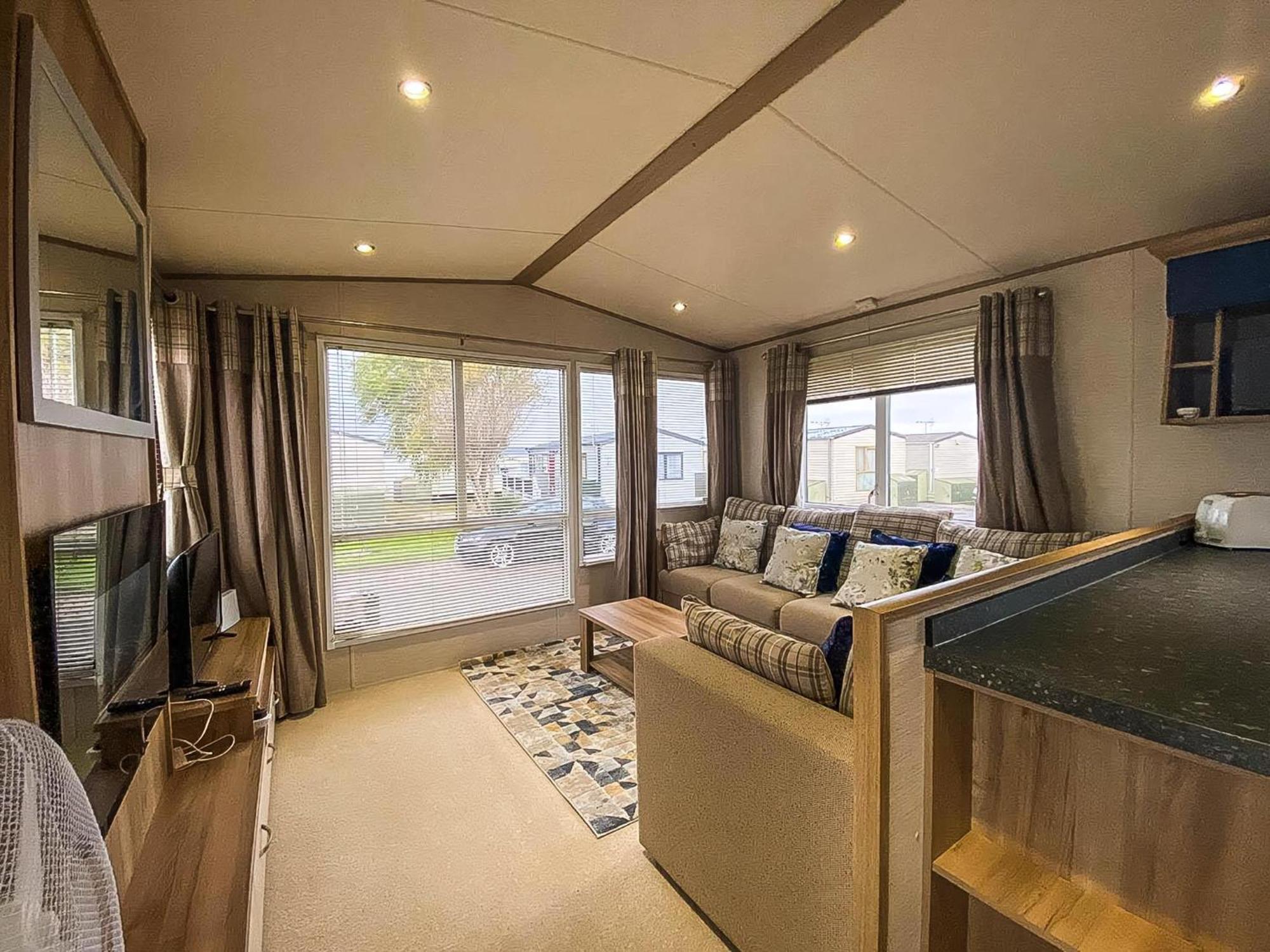 Lovely 6 Berth Caravan With Decking And Wifi In Kent, Ref 47017C Hotel Whitstable Ngoại thất bức ảnh