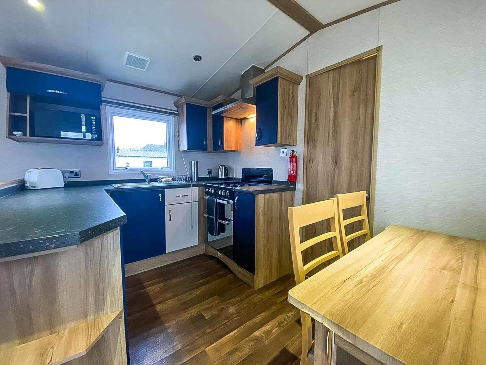 Lovely 6 Berth Caravan With Decking And Wifi In Kent, Ref 47017C Hotel Whitstable Ngoại thất bức ảnh
