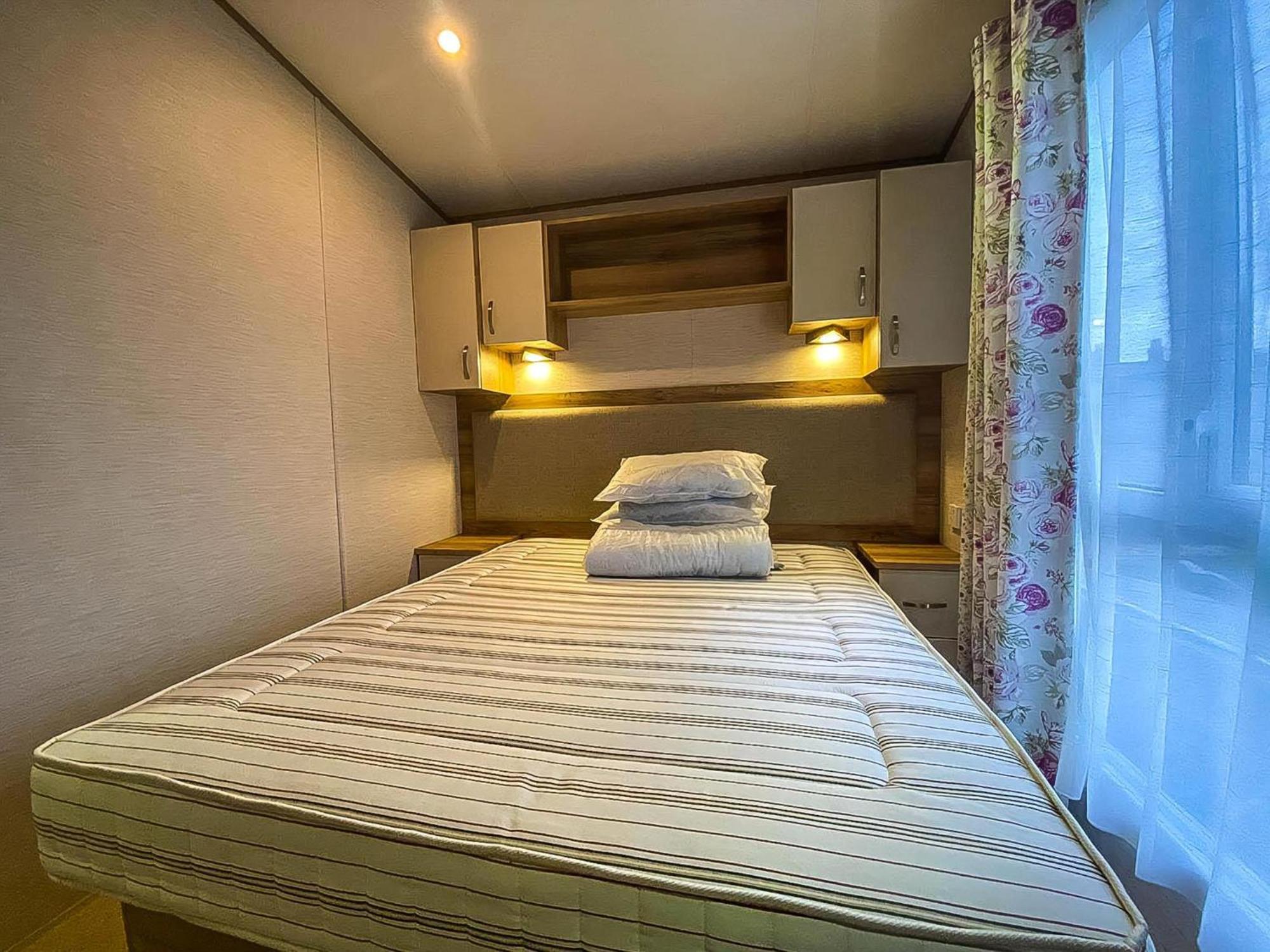 Lovely 6 Berth Caravan With Decking And Wifi In Kent, Ref 47017C Hotel Whitstable Ngoại thất bức ảnh