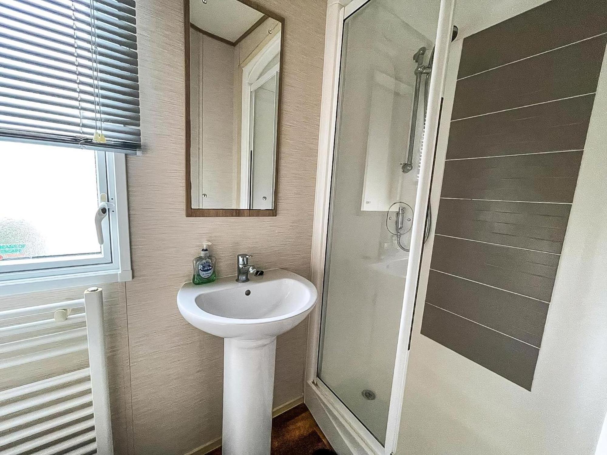 Lovely 6 Berth Caravan With Decking And Wifi In Kent, Ref 47017C Hotel Whitstable Ngoại thất bức ảnh