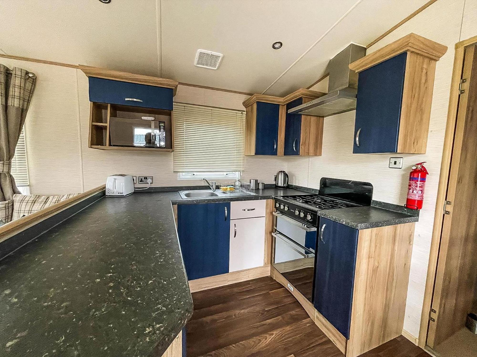 Lovely 6 Berth Caravan With Decking And Wifi In Kent, Ref 47017C Hotel Whitstable Ngoại thất bức ảnh